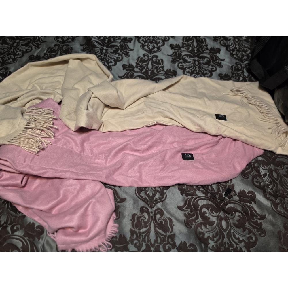 2- heated scarves W/ built-in power button for adjustable‎ warmth, USB Powered